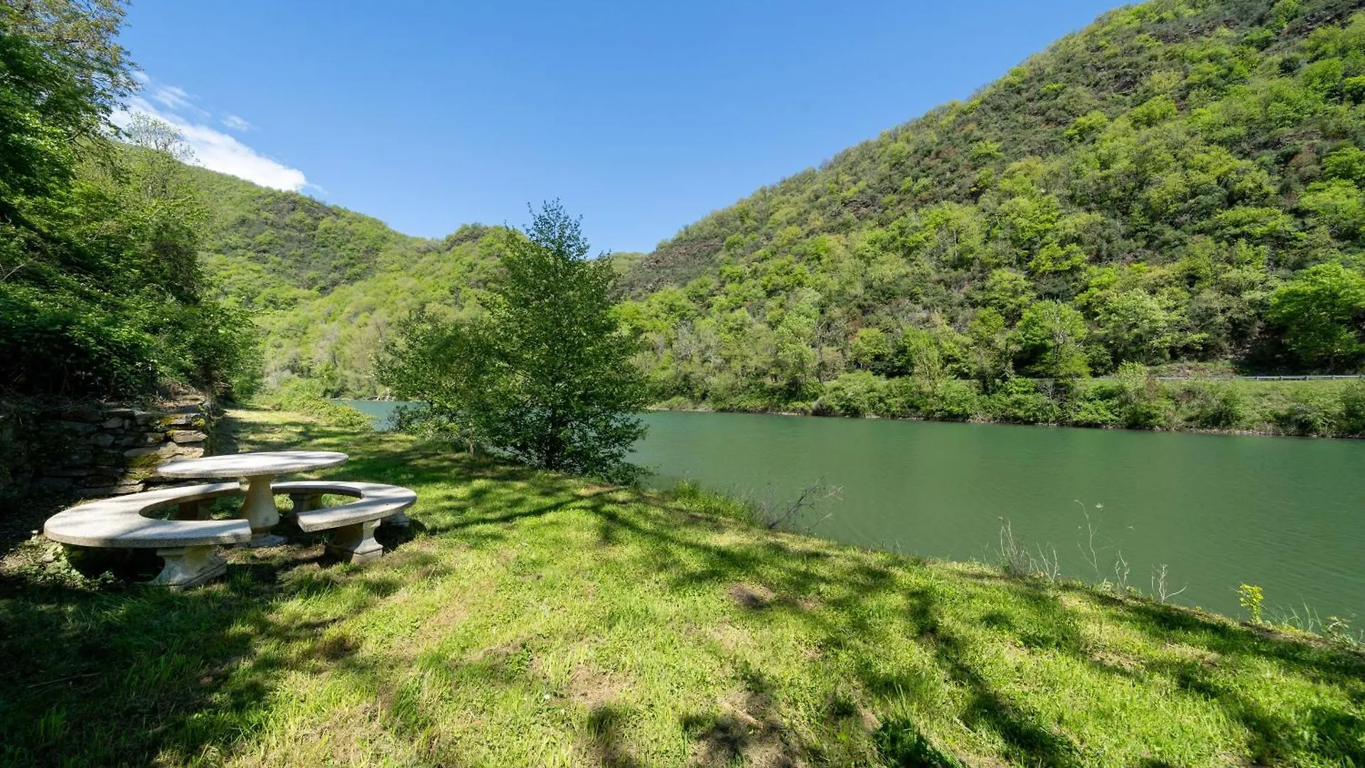 Appartement Château de Salamon - plage privée Réquista France