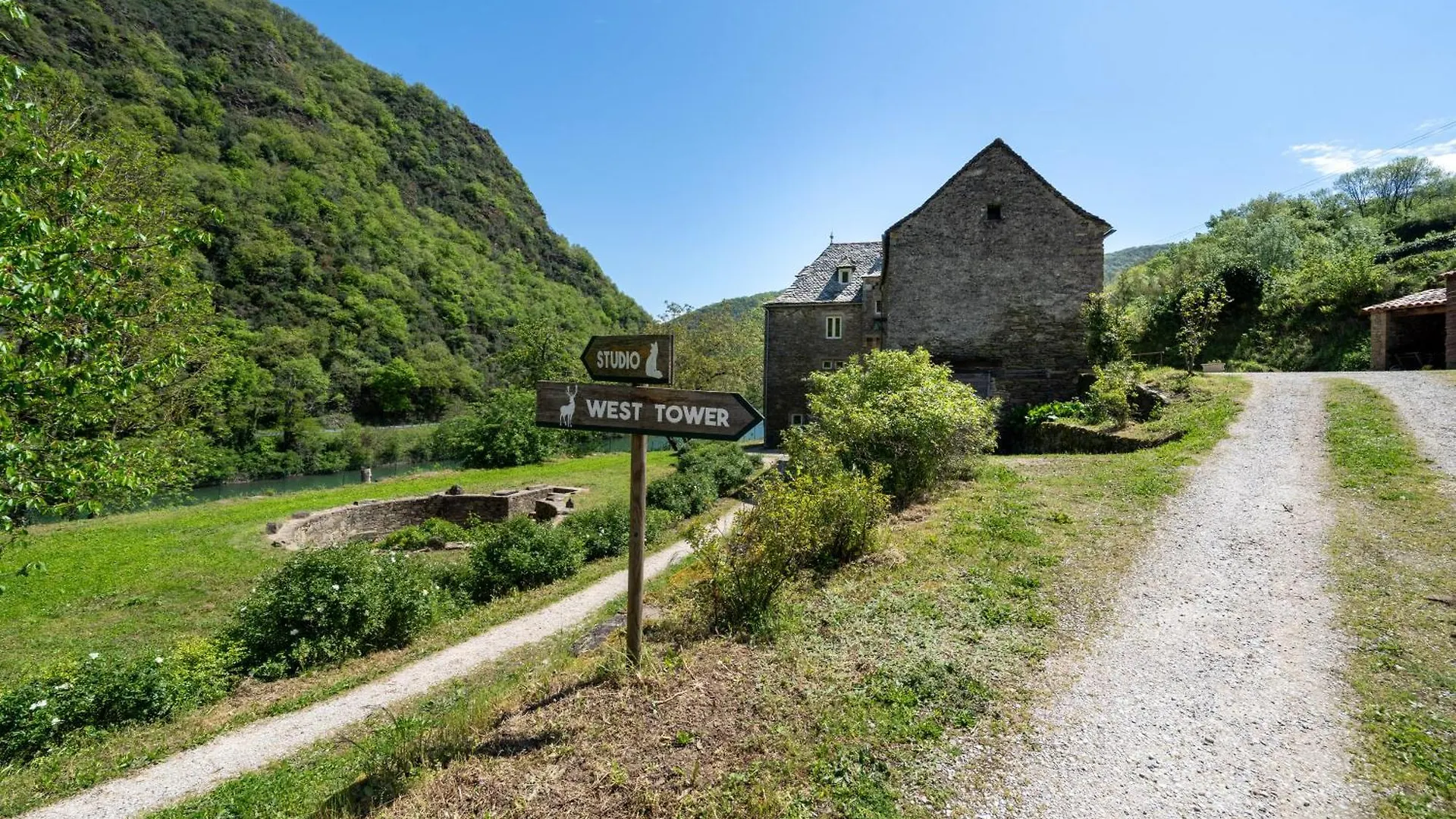 Château de Salamon - plage privée Réquista 0*,  France